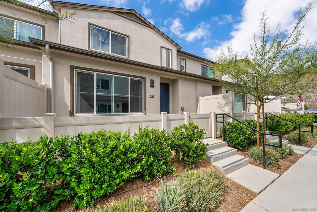 Photo of 323 Satsuma Trail, Fallbrook, CA 92028 (MLS # 260010708)