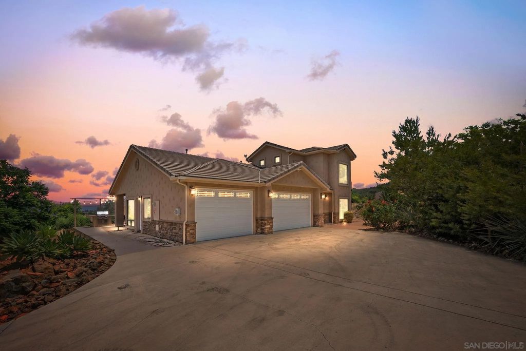 Photo of 12443 Mirar De Valle, Valley Center, CA 92082 (MLS # 250033119)