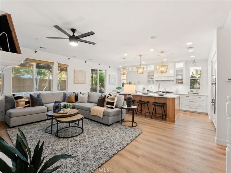 4107 Lake Park