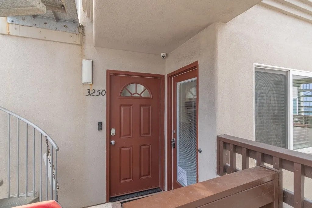 3250 Strandway