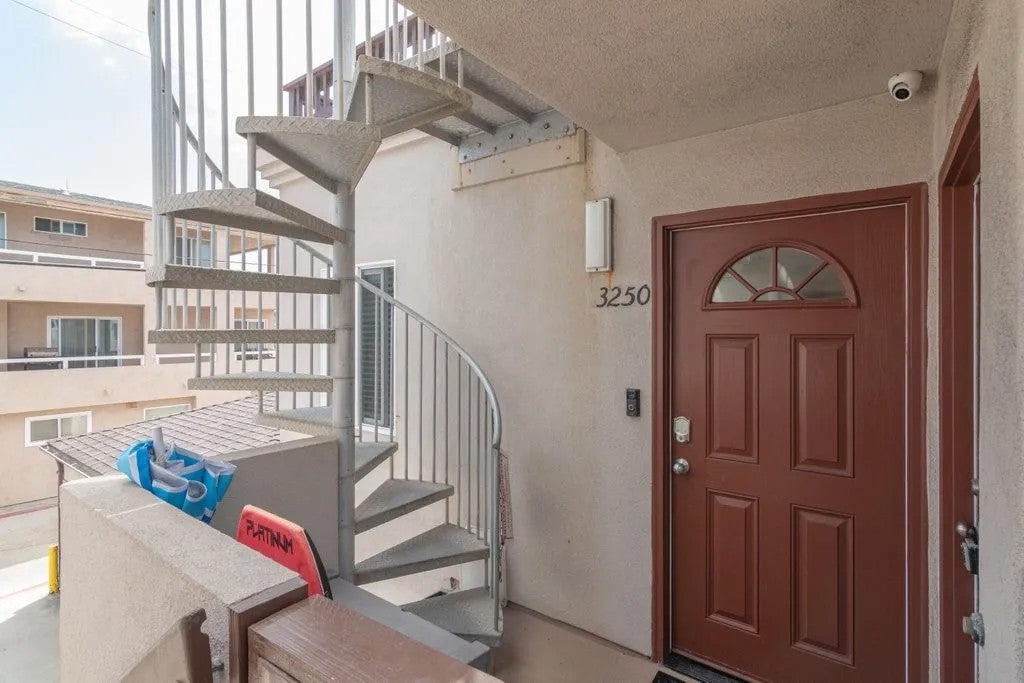 3250 Strandway