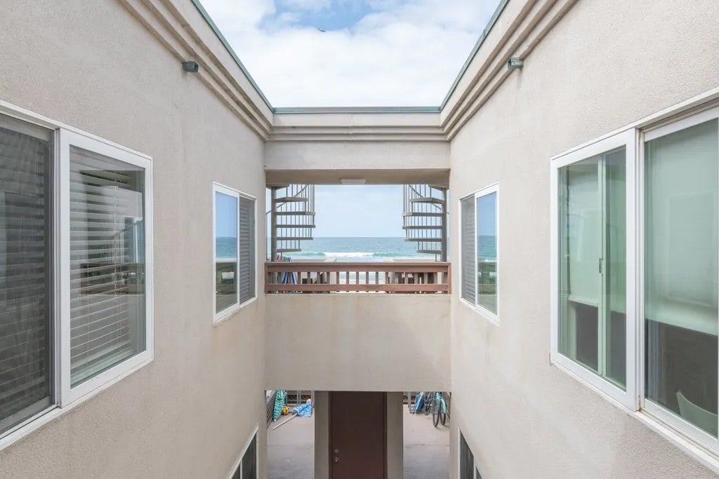 3250 Strandway