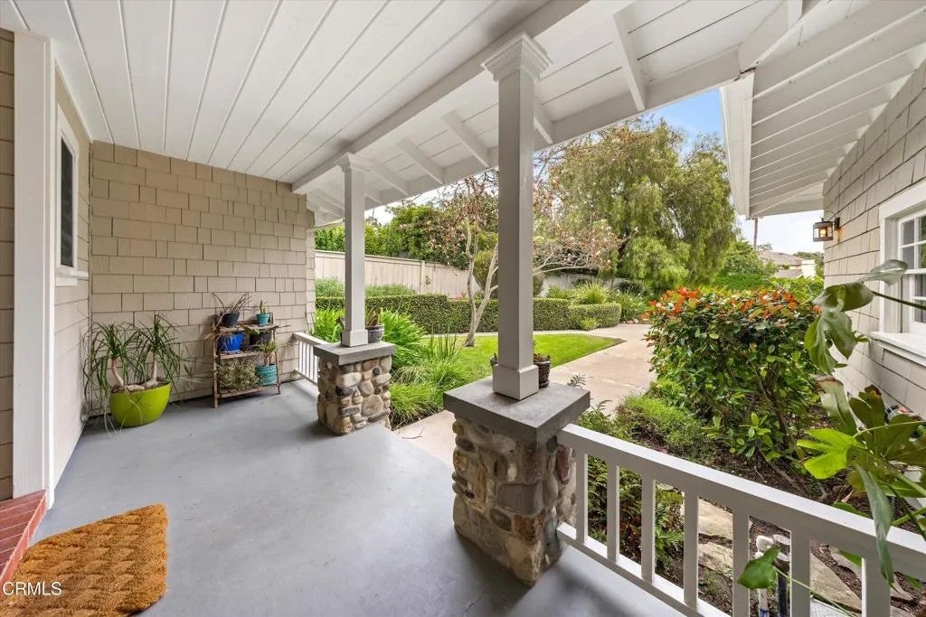 404 Los Robles Lane