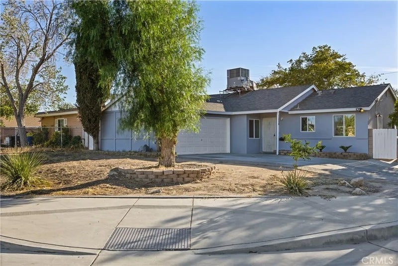 1058 E Avenue R2