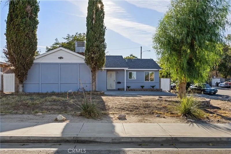 1058 E Avenue R2
