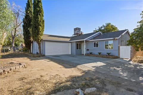 Photo of 1058 E Avenue R2, Palmdale, CA 93550 (MLS # SR26183667)