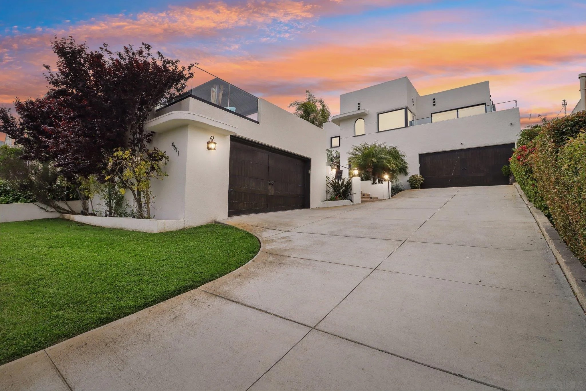 4611 Santa Cruz Ave