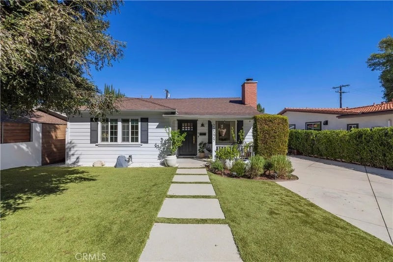 22227 Avenue San Luis