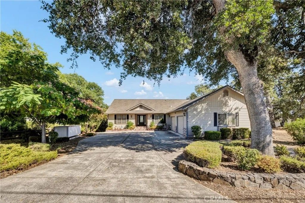 Photo of 17120 Knollview Drive, Hidden Valley Lake, CA 95467 (MLS # LC26045594)