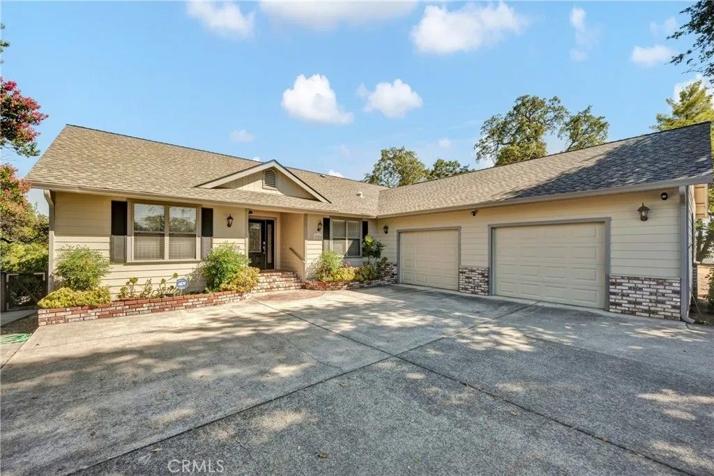 Photo of 17120 Knollview Drive, Hidden Valley Lake, CA 95467 (MLS # LC26045594)