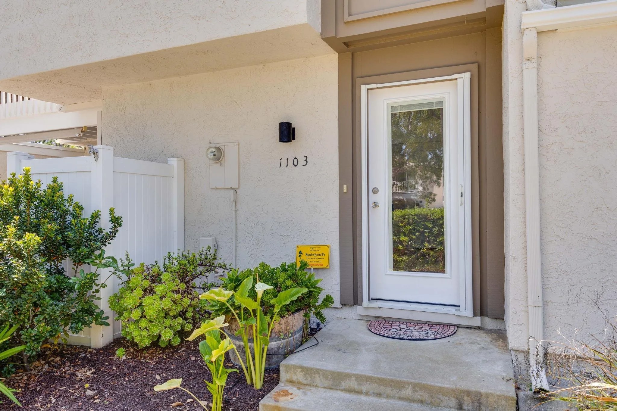 1103 Woodlake Dr
