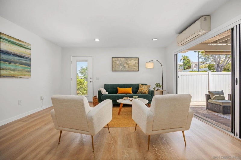 1103 Woodlake Dr
