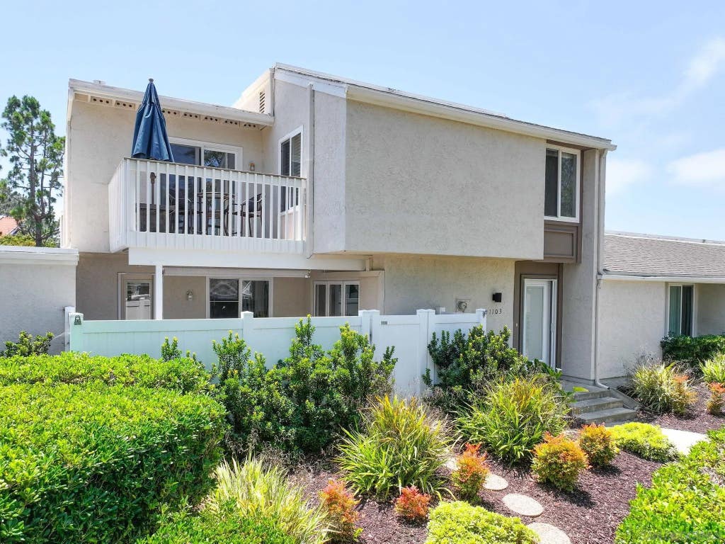 Photo of 1103 Woodlake Dr, Cardiff By The Sea, CA 92007 (MLS # 260017828)