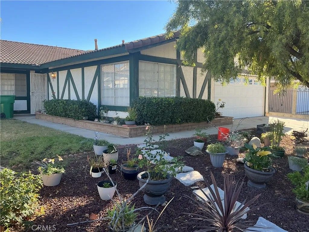 Photo of 12674 Shadybend Dr, Moreno Valley, CA 92553 (MLS # IV25274974)