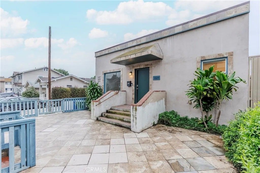 Photo of 1025 W 12th St, San Pedro, CA 90731 (MLS # OC25279652)