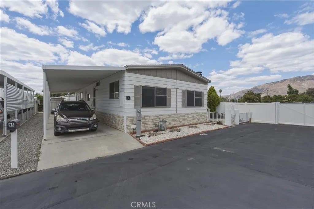 Photo of 655 E Main St #98, San Jacinto, CA 92583 (MLS # CV26093306)
