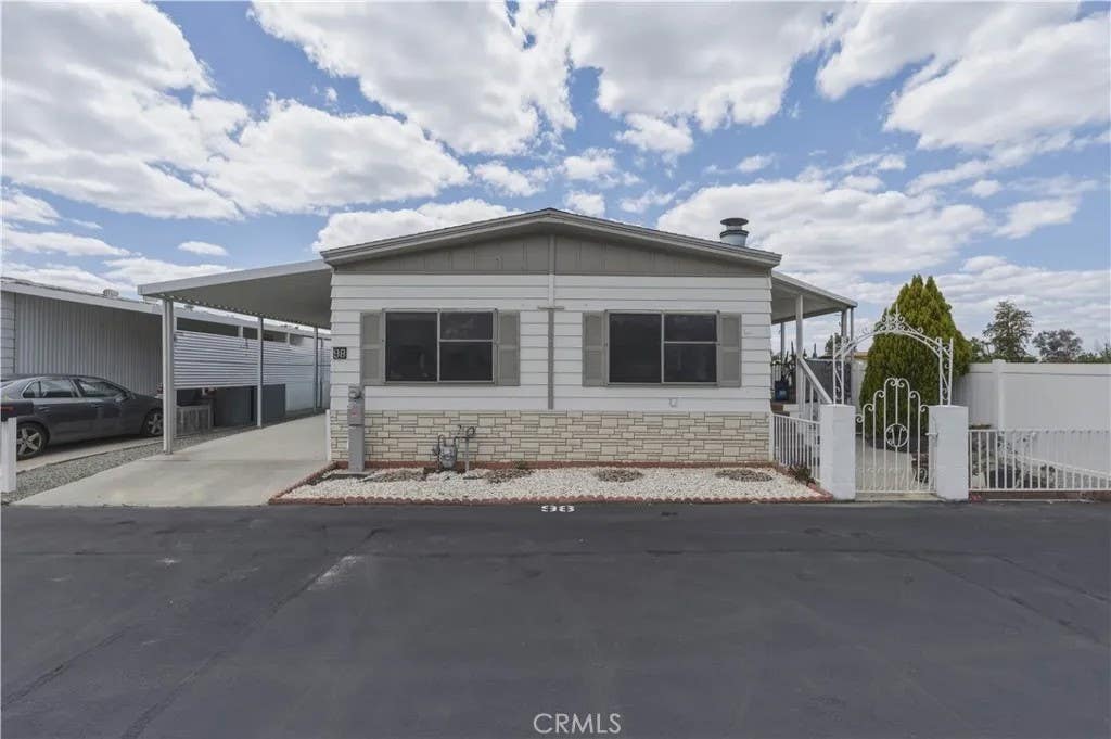 Photo of 655 E Main St #98, San Jacinto, CA 92583 (MLS # CV26093306)