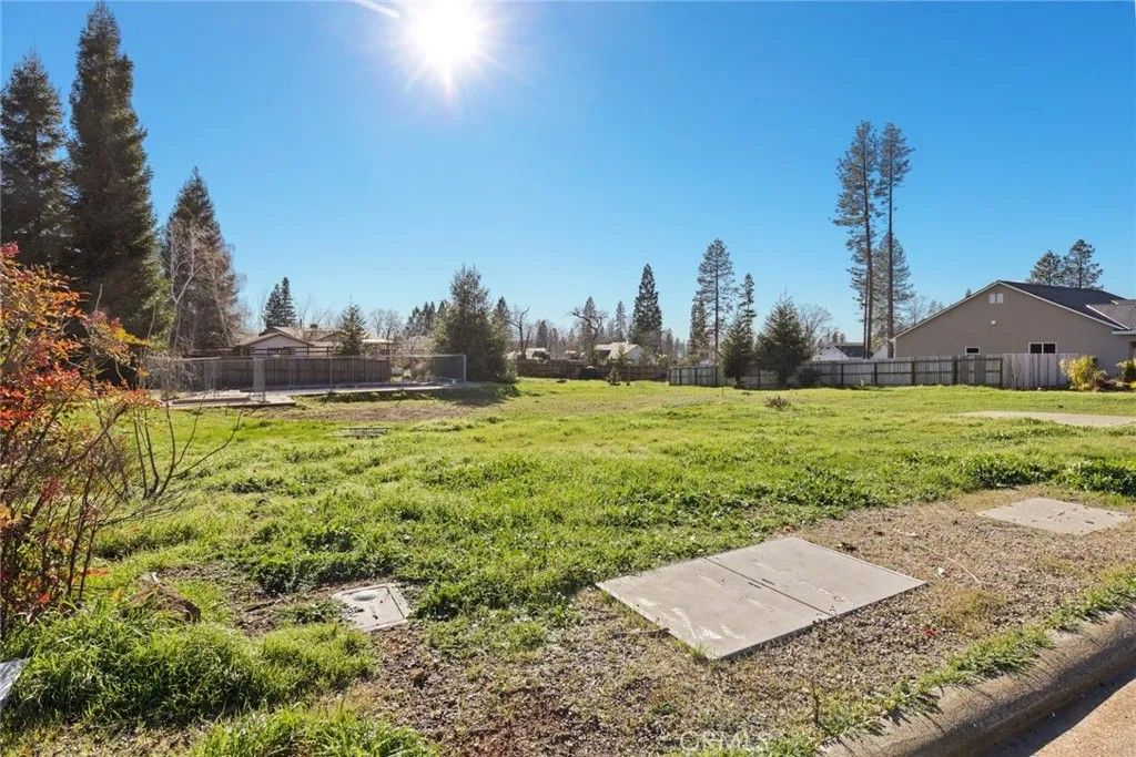 Photo of 1474 Country Oak Dr, Paradise, CA 95969 (MLS # SN26009562)
