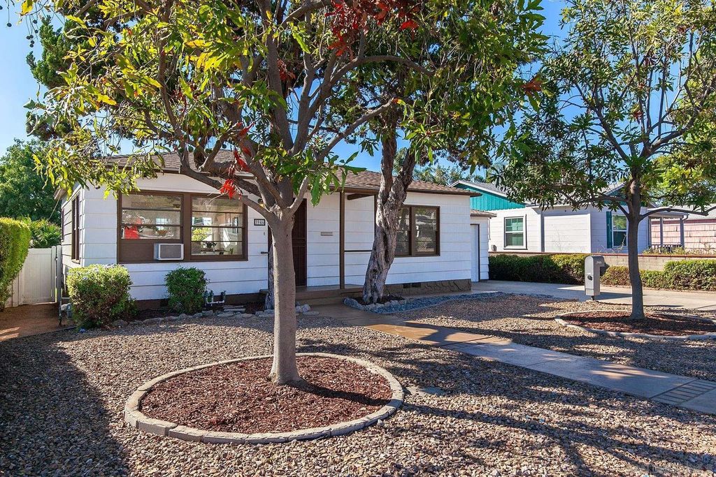 Photo of 3946 Paula St, La Mesa, CA 91941 (MLS # 250040698)