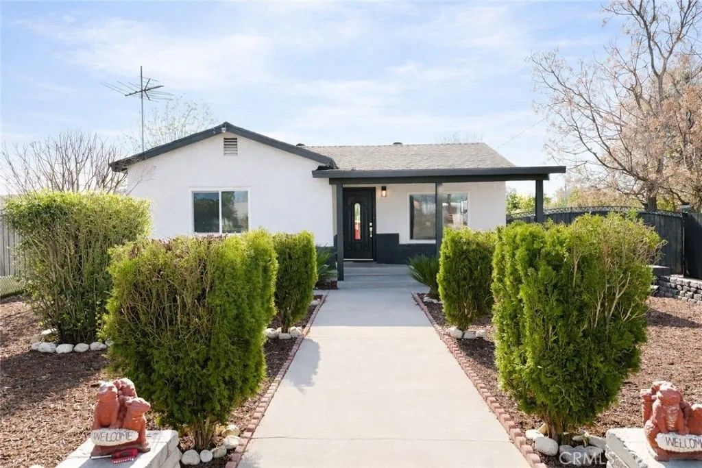 Photo of 18407 Hawthorne Avenue, Bloomington, CA 92316 (MLS # IG26018415)