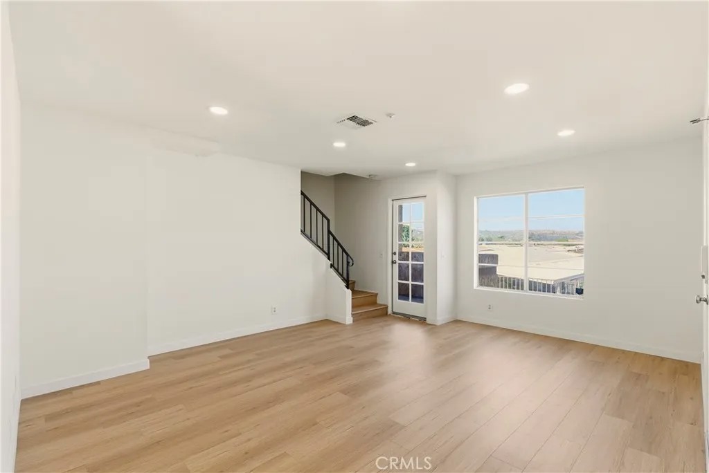 8615 Beverly 6