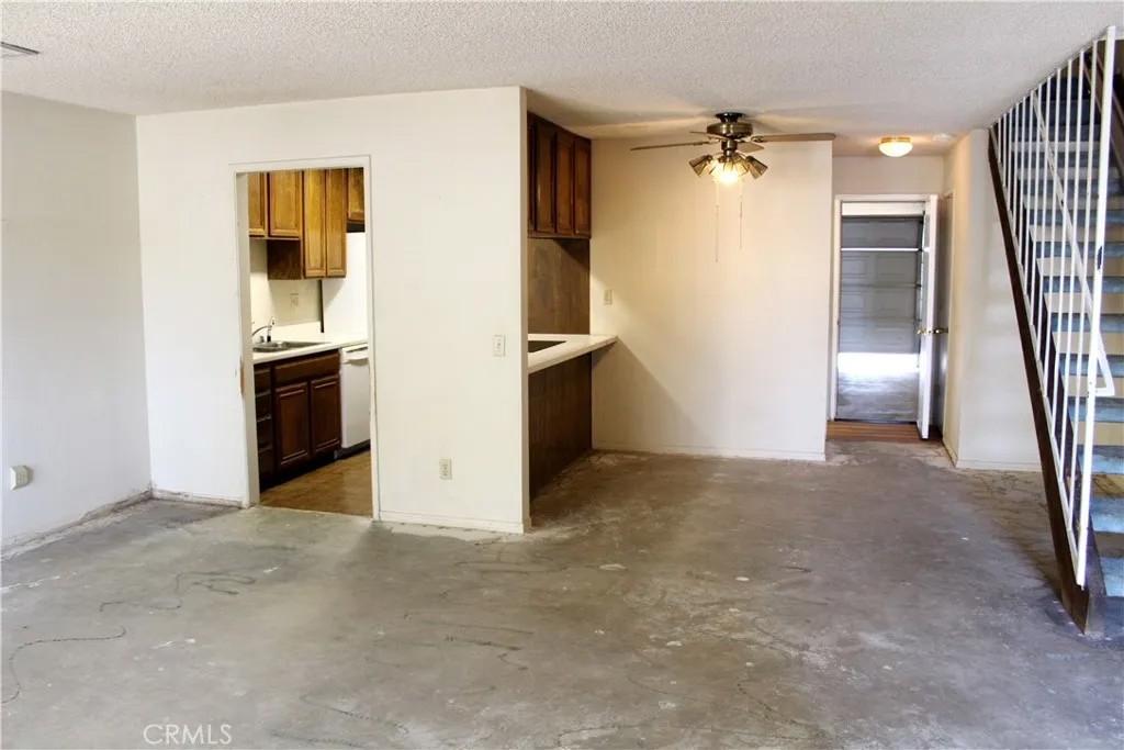 828 E Boone Street 12