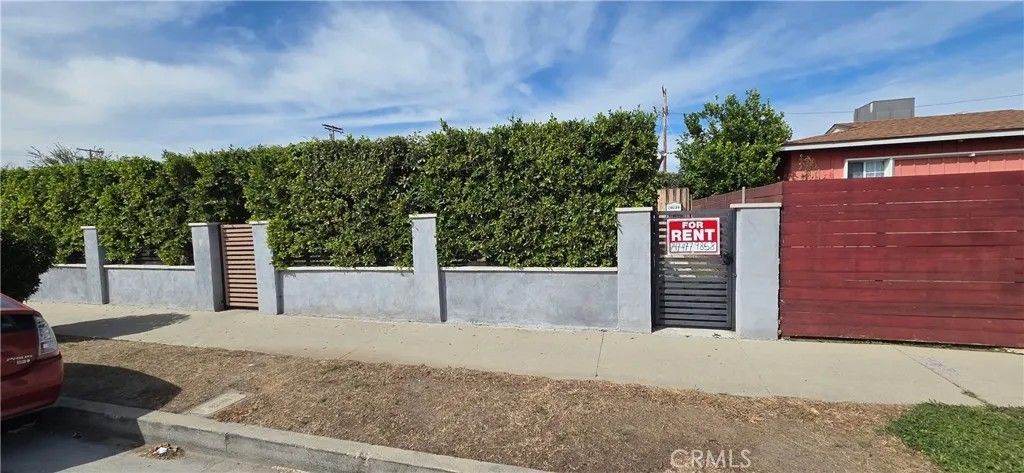 Photo of 20237 Vanowen St, Winnetka, CA 91306 (MLS # SR26056145)