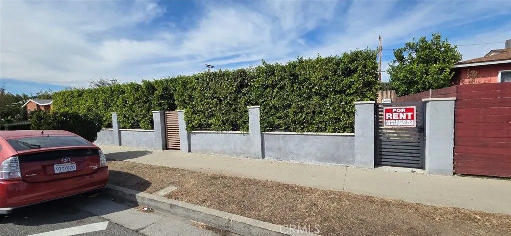 Photo of 20237 Vanowen St, Winnetka, CA 91306 (MLS # SR26056145)