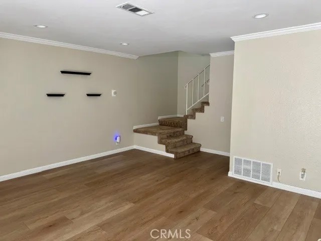 6537 Woodburn