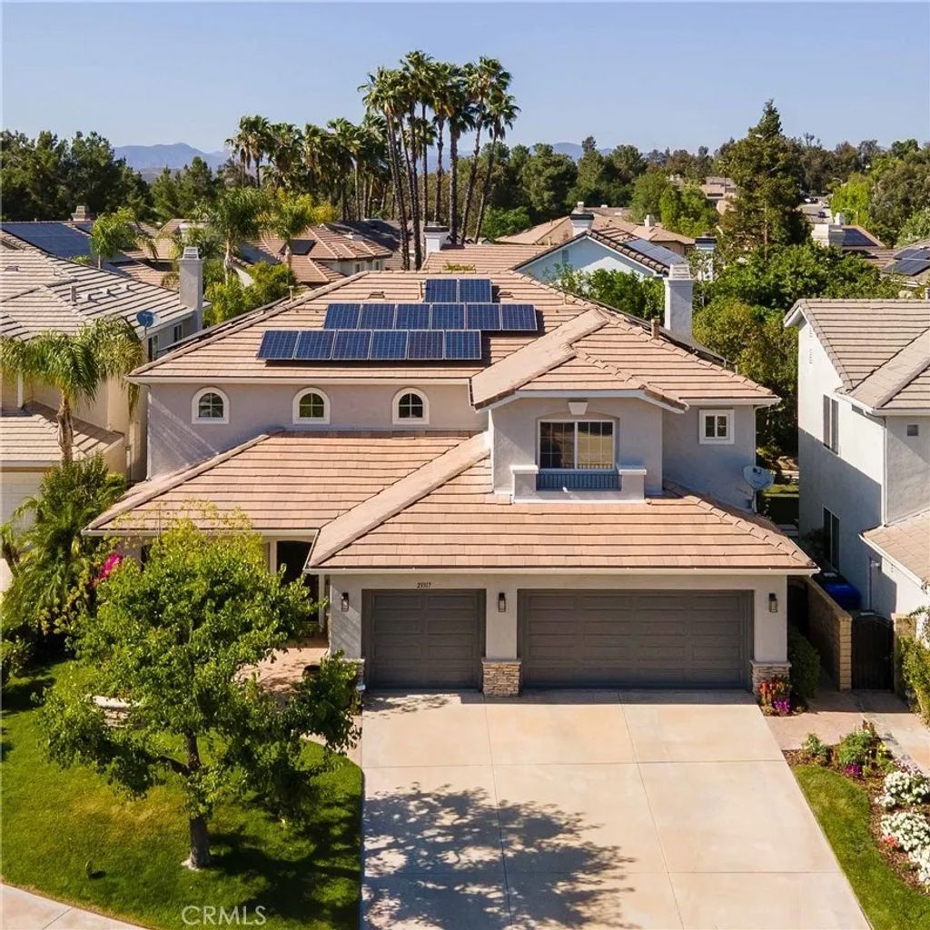 Photo of 23317 Cuestport Drive, Valencia, CA 91354 (MLS # SR26008725)