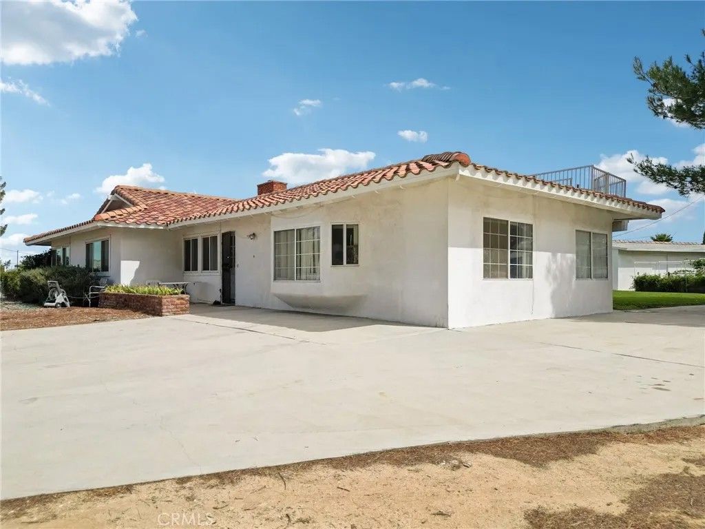 Photo of 18947 Waseca Road, Apple Valley, CA 92307 (MLS # CV25239666)