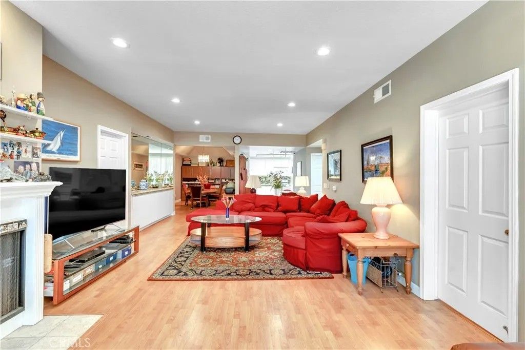 Photo of 10511 Ashton #101, Los Angeles, CA 90024 (MLS # DW25268272)