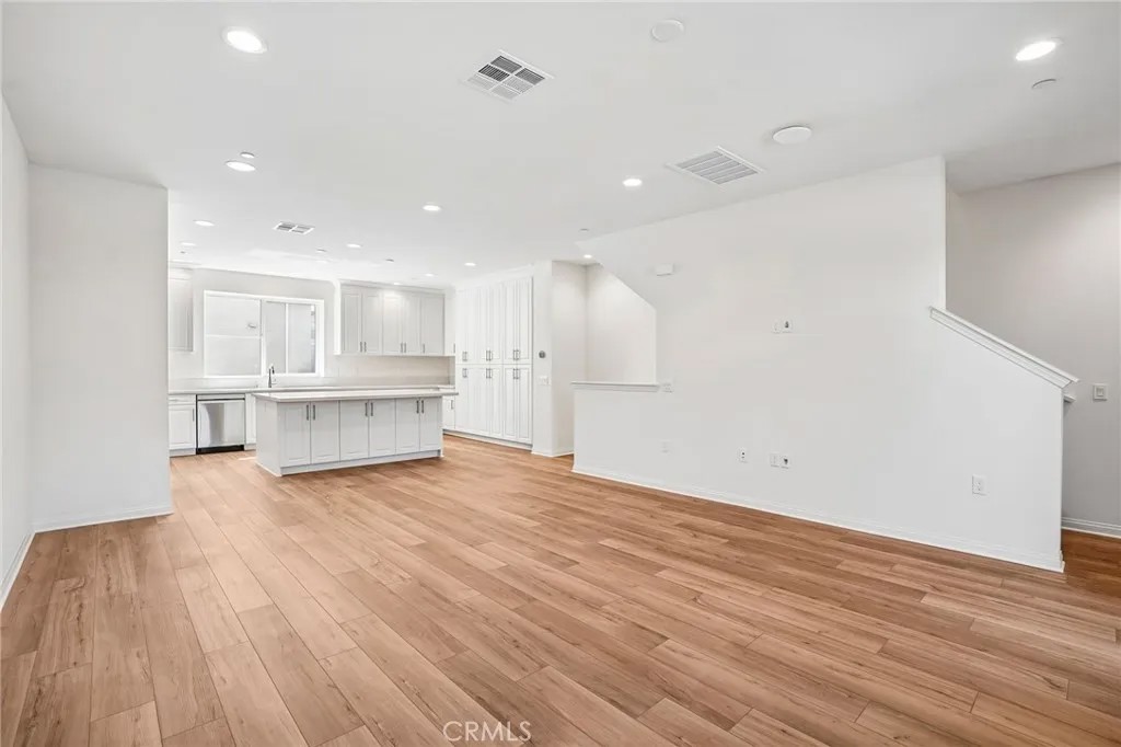 5876 Linden 2