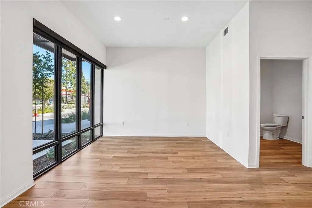 5876 Linden 2