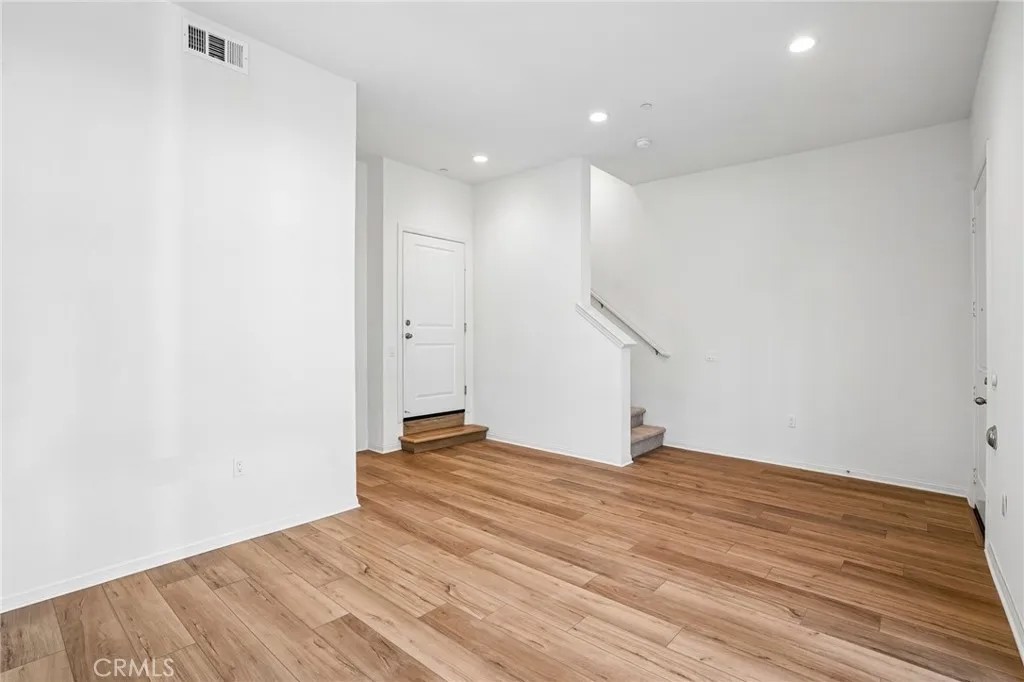 5876 Linden 2