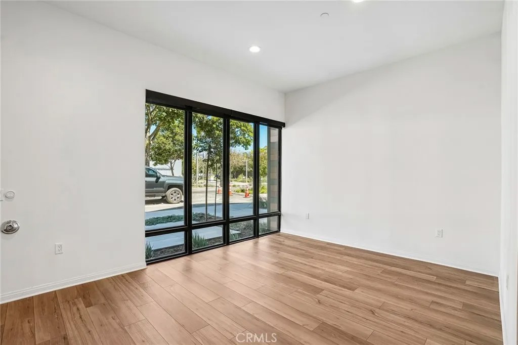 5876 Linden 2