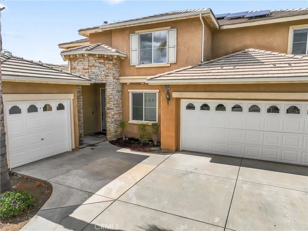 Photo of 33545 Nandina Ln, Murrieta, CA 92563 (MLS # CV25228811)