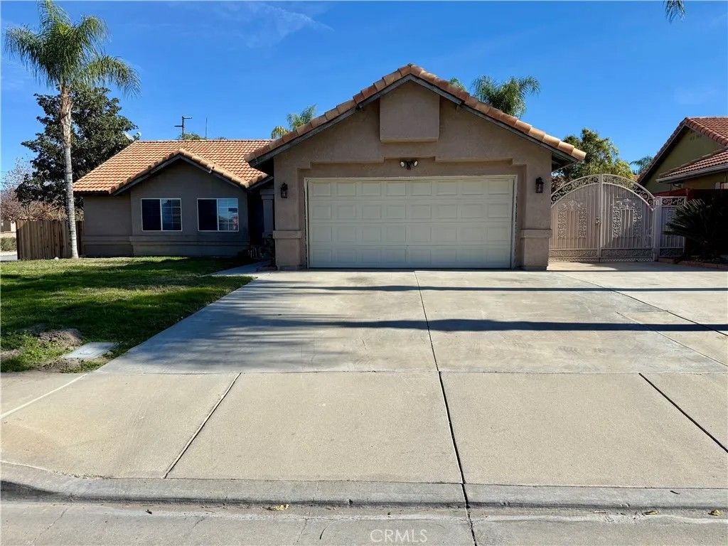 Photo of 2105 Villines Ave, San Jacinto, CA 92583 (MLS # SW26007881)