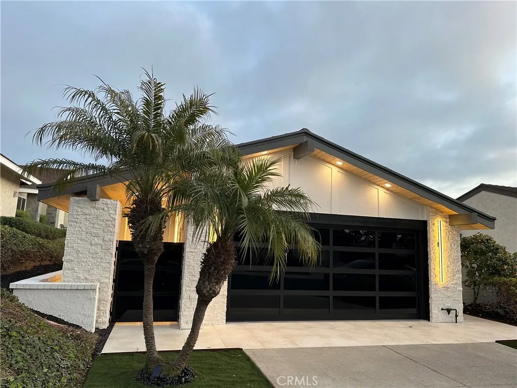 10 White Water Drive