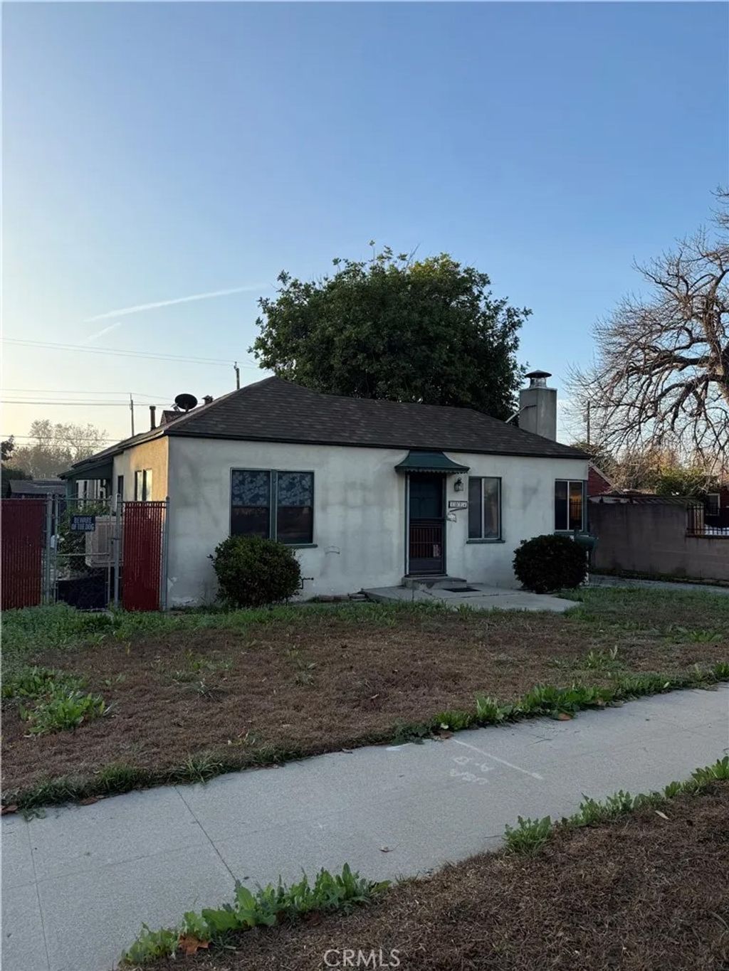 Photo of 1024 W Palm Ave, Burbank, CA 91506 (MLS # BB25280624)