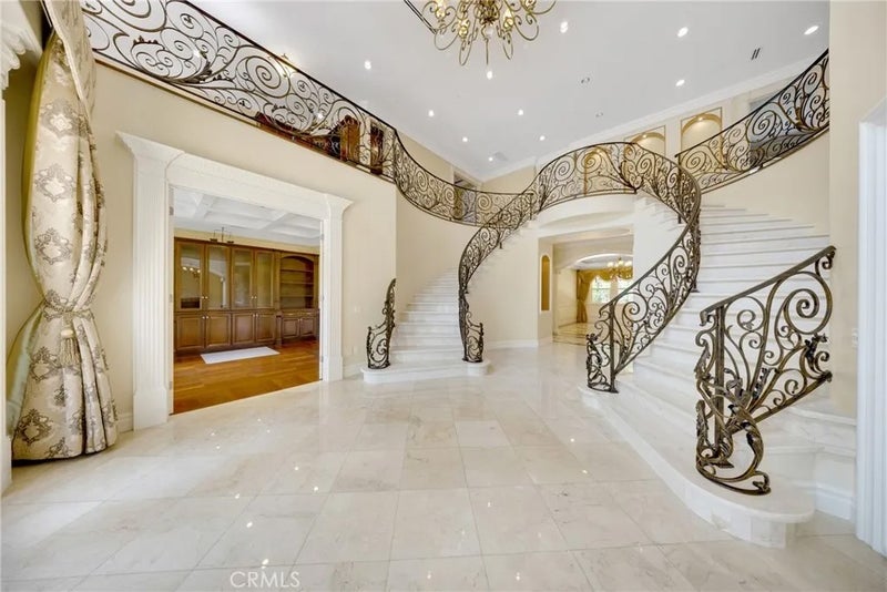 2041 S 6th