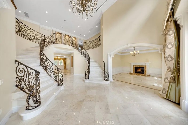 2041 S 6th