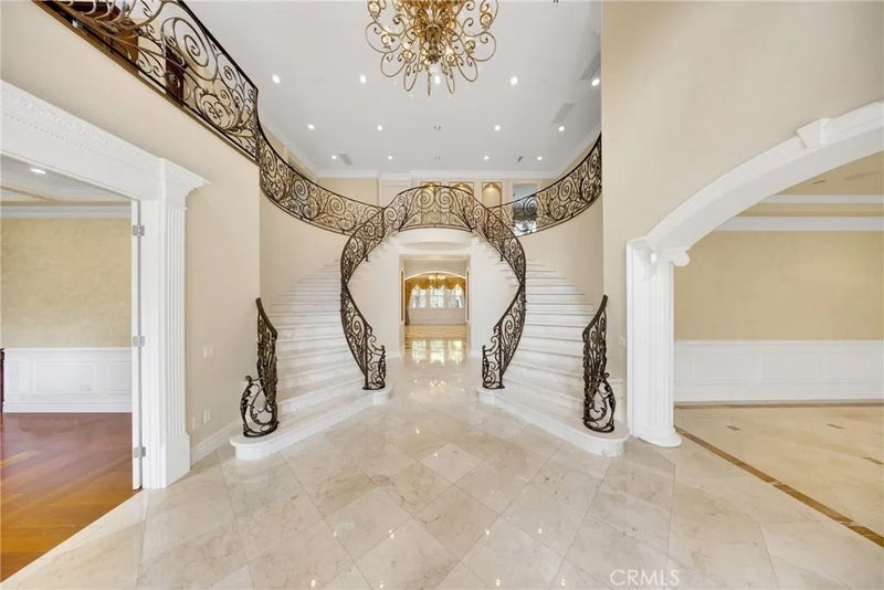 2041 S 6th