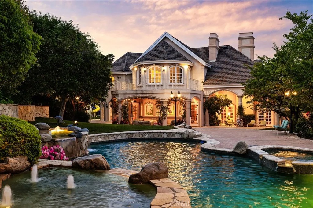 4537 Ellenboro Way