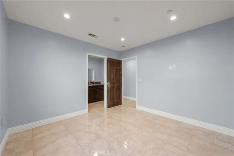 Tiny photo for 1362 Linden Avenue, Glendale, CA 91201 (MLS # GD25238119)