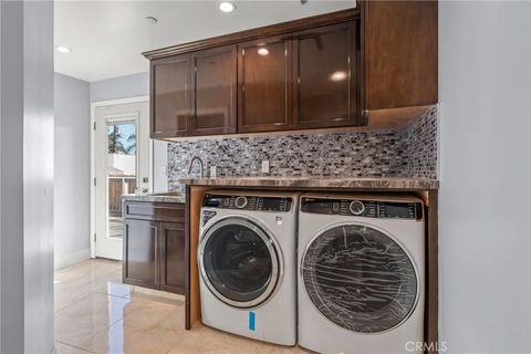 Tiny photo for 1362 Linden Avenue, Glendale, CA 91201 (MLS # GD25238119)
