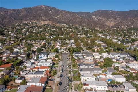 Tiny photo for 1362 Linden Avenue, Glendale, CA 91201 (MLS # GD25238119)