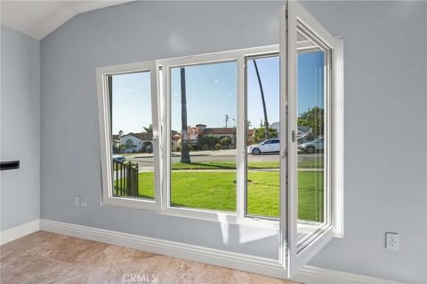 Tiny photo for 1362 Linden Avenue, Glendale, CA 91201 (MLS # GD25238119)
