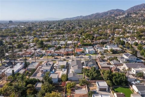 Tiny photo for 1362 Linden Avenue, Glendale, CA 91201 (MLS # GD25238119)