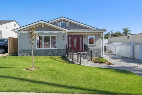 Tiny photo for 1362 Linden Avenue, Glendale, CA 91201 (MLS # GD25238119)